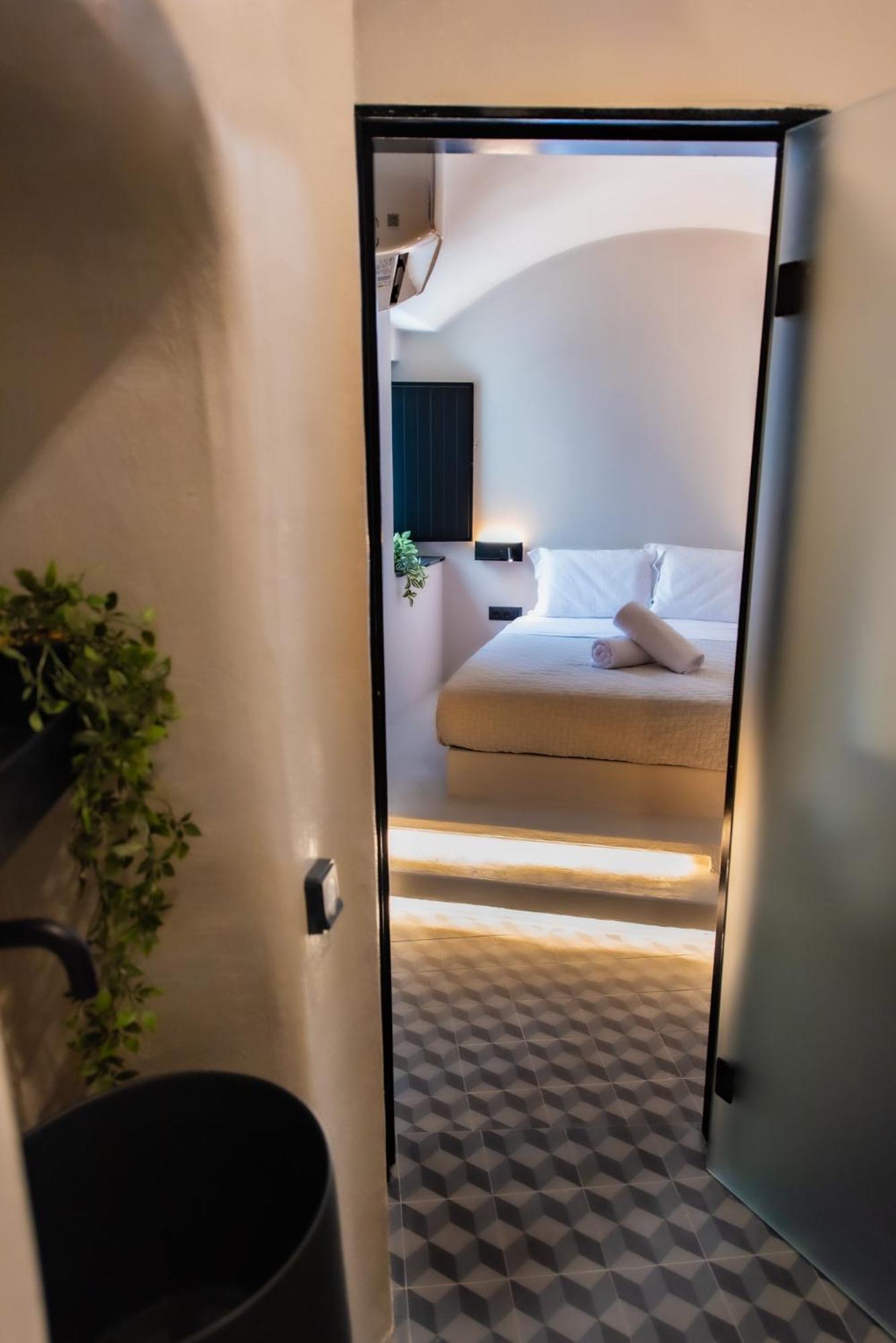 Noir Cave Villa With Private Jacuzzi And Sunset Terrace Pýrgos エクステリア 写真